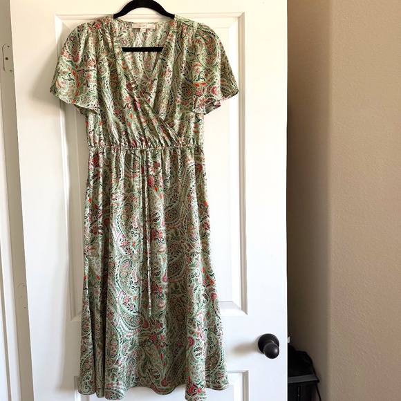 LOFT Dresses & Skirts - Loft Paisley Midi Petite Dress size MP